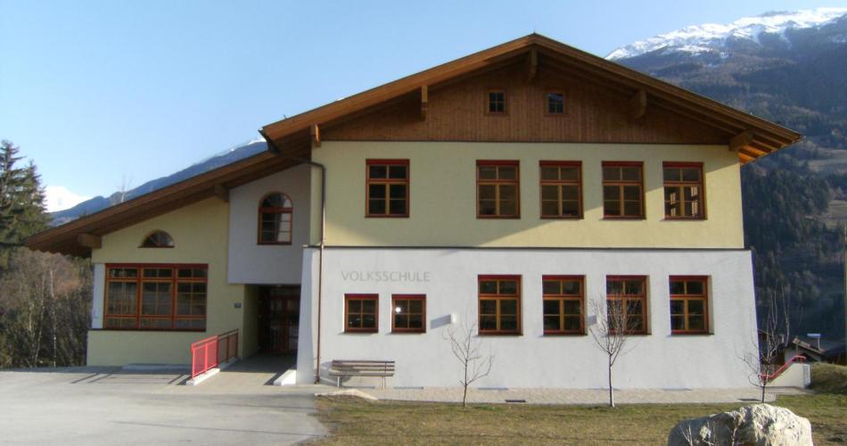 Ansicht der Volksschule von außen